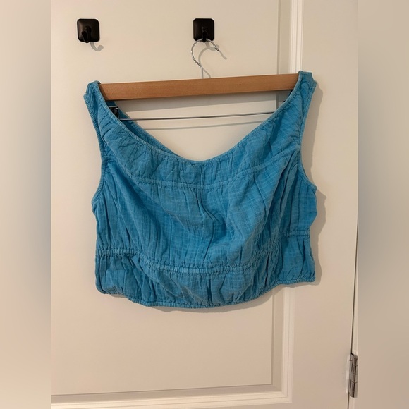 NWOT On/Off the shoulder Blue Smocked Crop Top - Picture 2 of 7